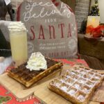 Boisson fraîche dans l’ambiance de Noël du Village Secret