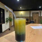 Cocktail vert servi au Village Secret à Strasbourg