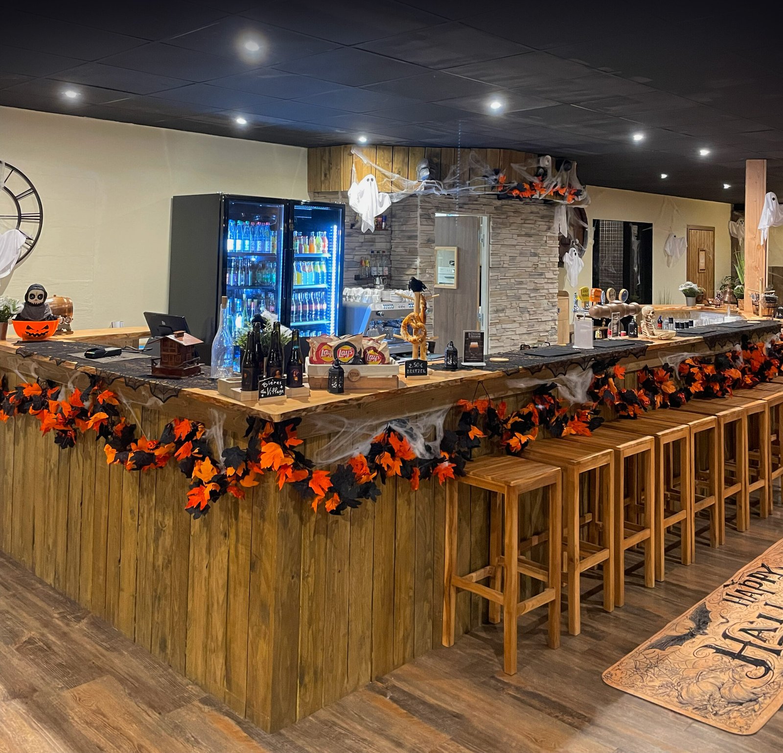 bar1-scaled.jpg
